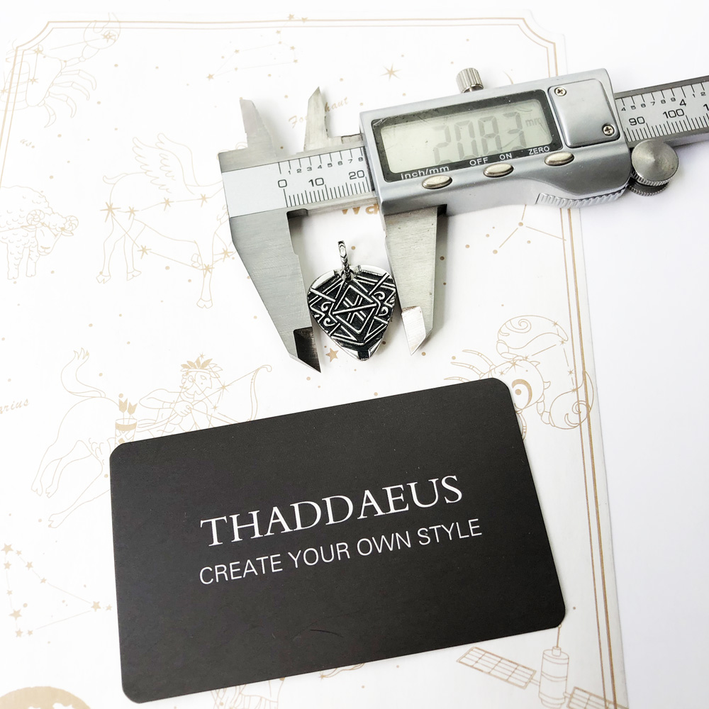 قلادة علامة الكلب المزخرفة ، ا - مراجعة Men Accessories Brands وسعره